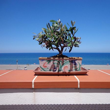 Vacanze Al Mare Patrizia'S Sweet Home Terme Vigliatore Bagian luar foto