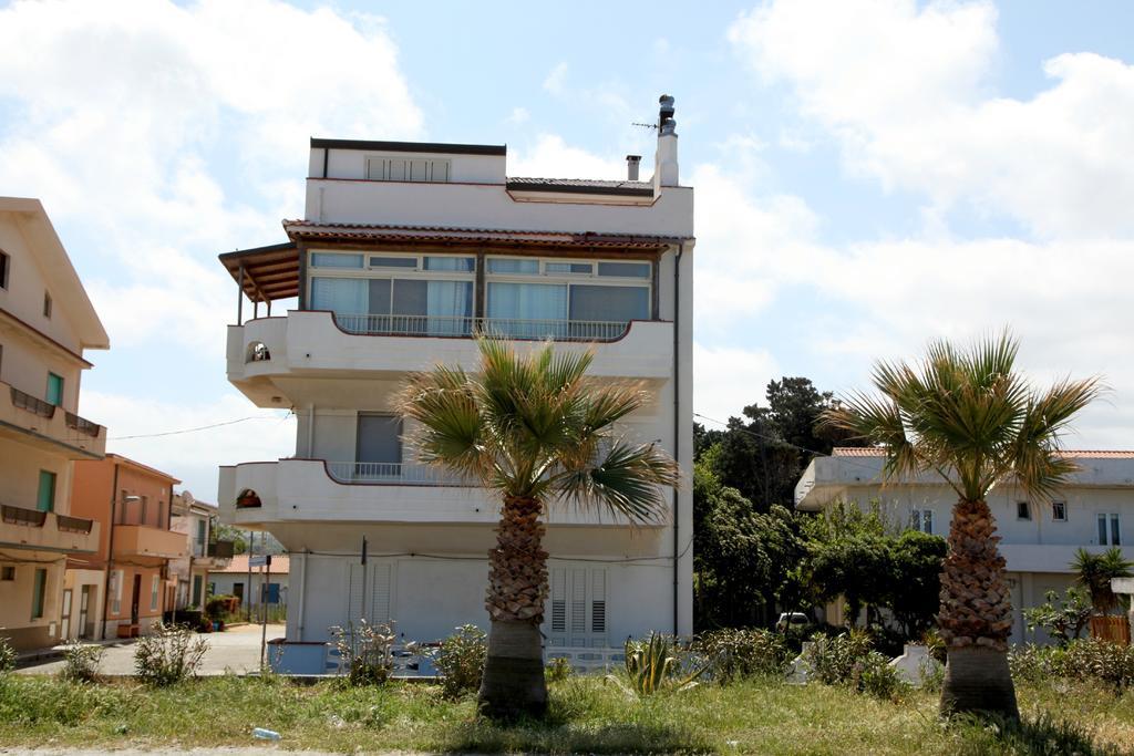 Vacanze Al Mare Patrizia'S Sweet Home Terme Vigliatore Ruang foto